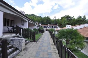 Budova, kde se aparthotel nachází