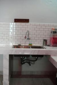 Kuchyň nebo kuchyňský kout v ubytování Tobay Family Home + 37 fotografií