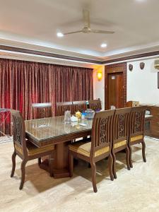 a dining room with a table and chairs at Welcome Home Service Apartments - Andheri in Mumbai