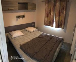 Säng eller sängar i ett rum på Villaggio Camping Golfo di Arzachena