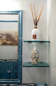 a vase sitting on a shelf next to a mirror at Souvenir 7 in Gabicce Mare +92 photos