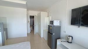 A kitchen or kitchenette at Boho Rent A room