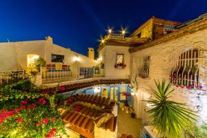 a building with a swimming pool at night at 8 oDa Marmaris in Marmaris