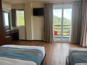 Una cama o camas en una habitación de Nagarkot Resort PVt. Ltd