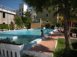 Bazén v ubytovaní Hotel Continental alebo v jeho blízkosti