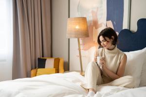 Postel nebo postele na pokoji v ubytování voco Vienna Prater by IHG