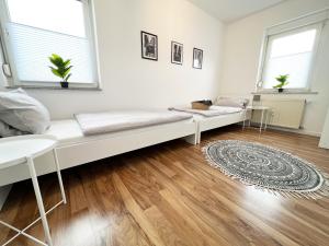 Posezení v ubytování Altes Kino XXL - 10 Gäste WiFi Netflix + 9 fotografií