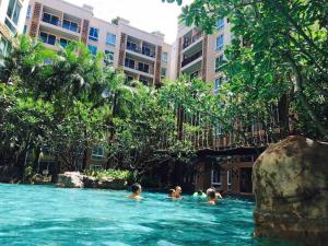 Poolen vid eller i närheten av Atlantis Condo Resort pattaya by LJ