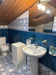 a bathroom with a sink and a toilet at La mansarda di melo in Catania