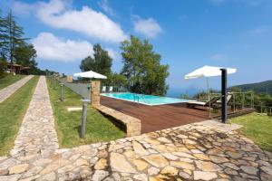 une image de la piscine d'une villa dans l'établissement Le Terrazze di Cefalù by Wonderful Italy, à Cefalù