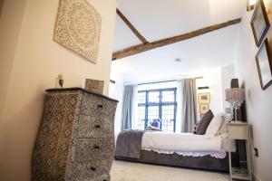 Ένα ή περισσότερα κρεβάτια σε δωμάτιο στο The Penthouse at Mercers Croft +22 φωτογραφίες