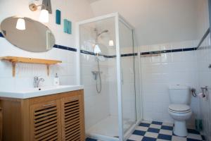 Koupelna v ubytování La Ferme du Mesnil - Maison familiale