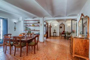 Posedenie v ubytovaní Casa Lola Callosa