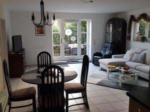 a living room with a table and chairs and a couch at ruhige Ferienwohnung in Waldnähe in Rheinbach