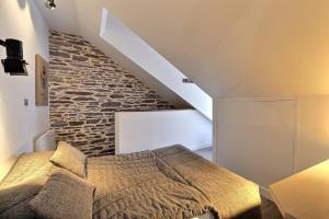 Postel nebo postele na pokoji v ubytování Garden Hotel Rennes Centre Gare