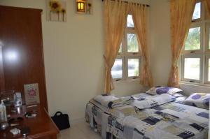 Postel nebo postele na pokoji v ubytování Nazaki Luxury Beach Hotel