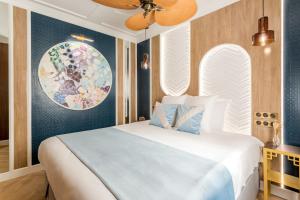 Ένα ή περισσότερα κρεβάτια σε δωμάτιο στο Luxury 2 Bedroom & 2 Bathroom - Notre Dame