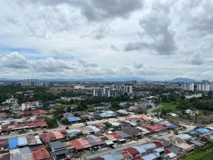Γενική άποψη της πόλης Κουτσίνγκ ή θέα της πόλης από  αυτό το διαμέρισμα