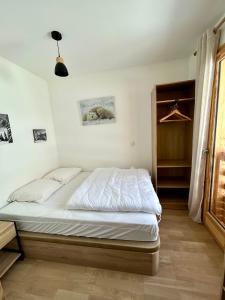 Säng eller sängar i ett rum på Appartement Valmeinier centre - Le Céleste