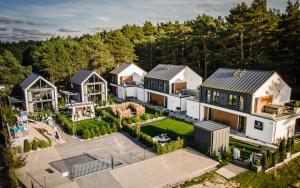 una vista aérea de una casa en Przypływy & Odpływy, en Jastrzębia Góra