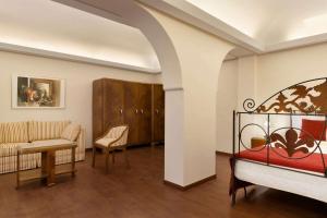 A seating area at Ramada Loutraki Poseidon Resort