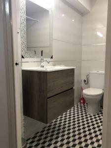 A bathroom at MONTGRIS 2-9