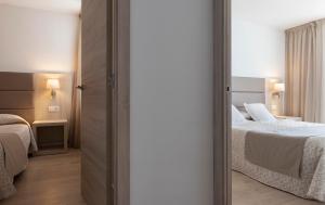 Postel nebo postele na pokoji v ubytování Hotel Palia Sa Coma Playa