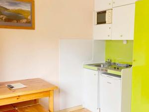 Kuchyň nebo kuchyňský kout v ubytování Apartamentos Midi 3000