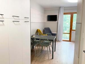 TV a/nebo společenská místnost v ubytování Apartamentos Midi 3000