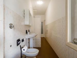 a bathroom with two sinks and two toilets at Baltimore House in Turin