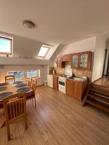 Kuchyň nebo kuchyňský kout v ubytování Apartment Dehtáře