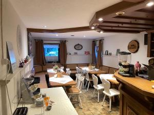TV a/nebo společenská místnost v ubytování Molltaler Appartements en b&b