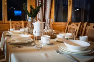Reštaurácia alebo iné gastronomické zariadenie v ubytovaní Osada Górala