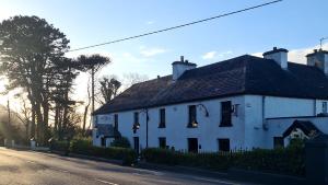 a white building on the side of a street at The Glenbeigh Hotel in Glenbeigh