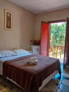 a bedroom with a bed with two towels on it at Super Flats Geribá in Búzios