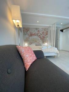 a living room with a couch and a bed at Esprit Romantique in Mulhouse