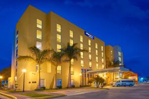 a building with a van parked in front of it at City Express by Marriott Tehuacan in Tehuacán