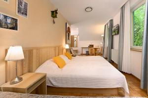 Postel nebo postele na pokoji v ubytování Hotel-Bio Gasthaus Am Felsenkeller