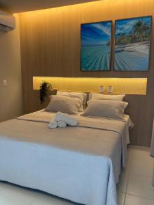 a bedroom with two beds with towels on them at Mana Beach Experience - 62m2 - 2 quartos - 1 Suite - com opcao de terreo tipo studio, 30m2 - Praia de Muro Alto in Porto De Galinhas