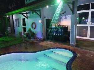 Πισίνα στο ή κοντά στο Palms Villa