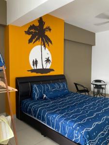 a bedroom with a bed with a palm tree painted on the wall at Sweet Homestay The Venus Sitiawan 温馨民宿 in Sitiawan