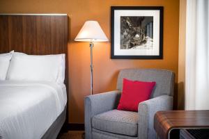 Ένα ή περισσότερα κρεβάτια σε δωμάτιο στο Four Points by Sheraton at Phoenix Mesa Gateway Airport