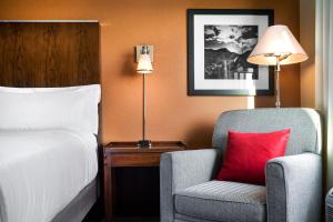 Ένα ή περισσότερα κρεβάτια σε δωμάτιο στο Four Points by Sheraton at Phoenix Mesa Gateway Airport