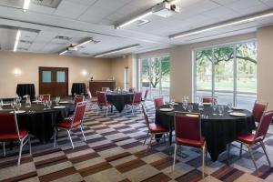 Konferenční prostory v ubytování Four Points by Sheraton at Phoenix Mesa Gateway Airport + 29 fotografií
