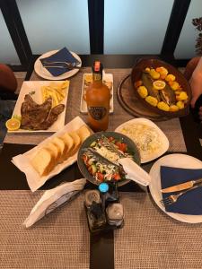 Makanan di atau berdekatan hotel