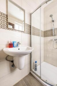 een badkamer met een wastafel en een douche bij F8 Room 1, Private Double room with private bathroom in shared Flat in Msida