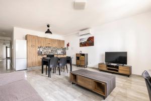 Μια τηλεόραση ή/και κέντρο ψυχαγωγίας στο F8 Room 1, Private Double room with private bathroom in shared Flat