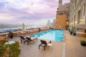 Der Swimmingpool an oder in der Nähe von Carlton Tower Hotel