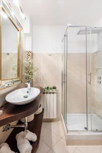 a bathroom with a sink and a shower at Il Giardino del Colosseo in Rome