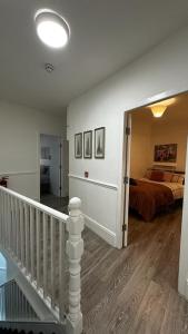 a hallway leading to a bedroom with a bed at Wandsworth Guest Rooms 64 in London